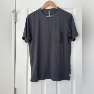 Vuori Pocket T-Shirt, Men's M, Dark Gray